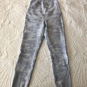 Lululemon crops Size 4
